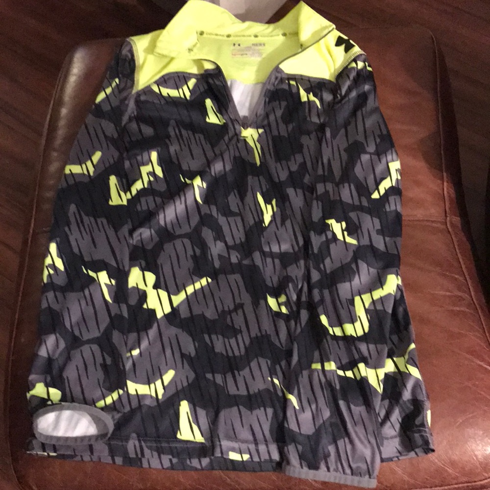 Boys Youth Large Under Armour long sleeve shirt